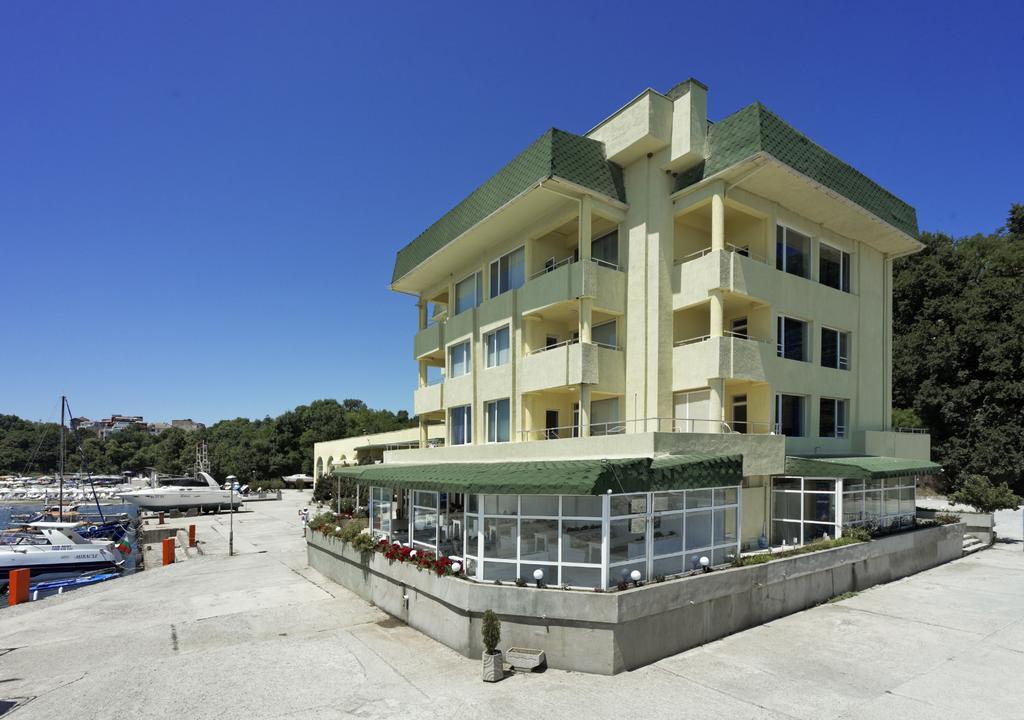 Hotel Marina キテン エクステリア 写真