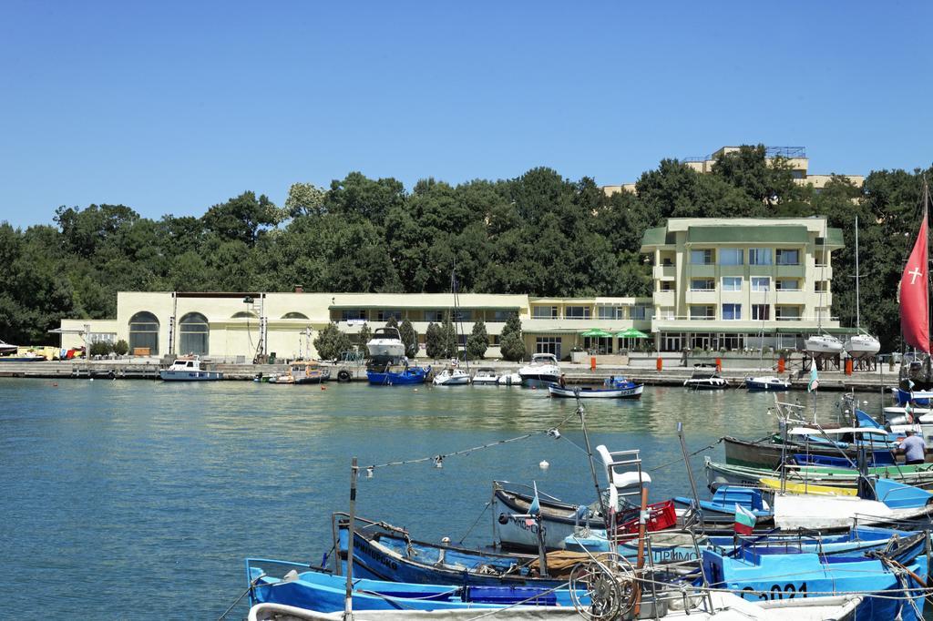 Hotel Marina キテン エクステリア 写真