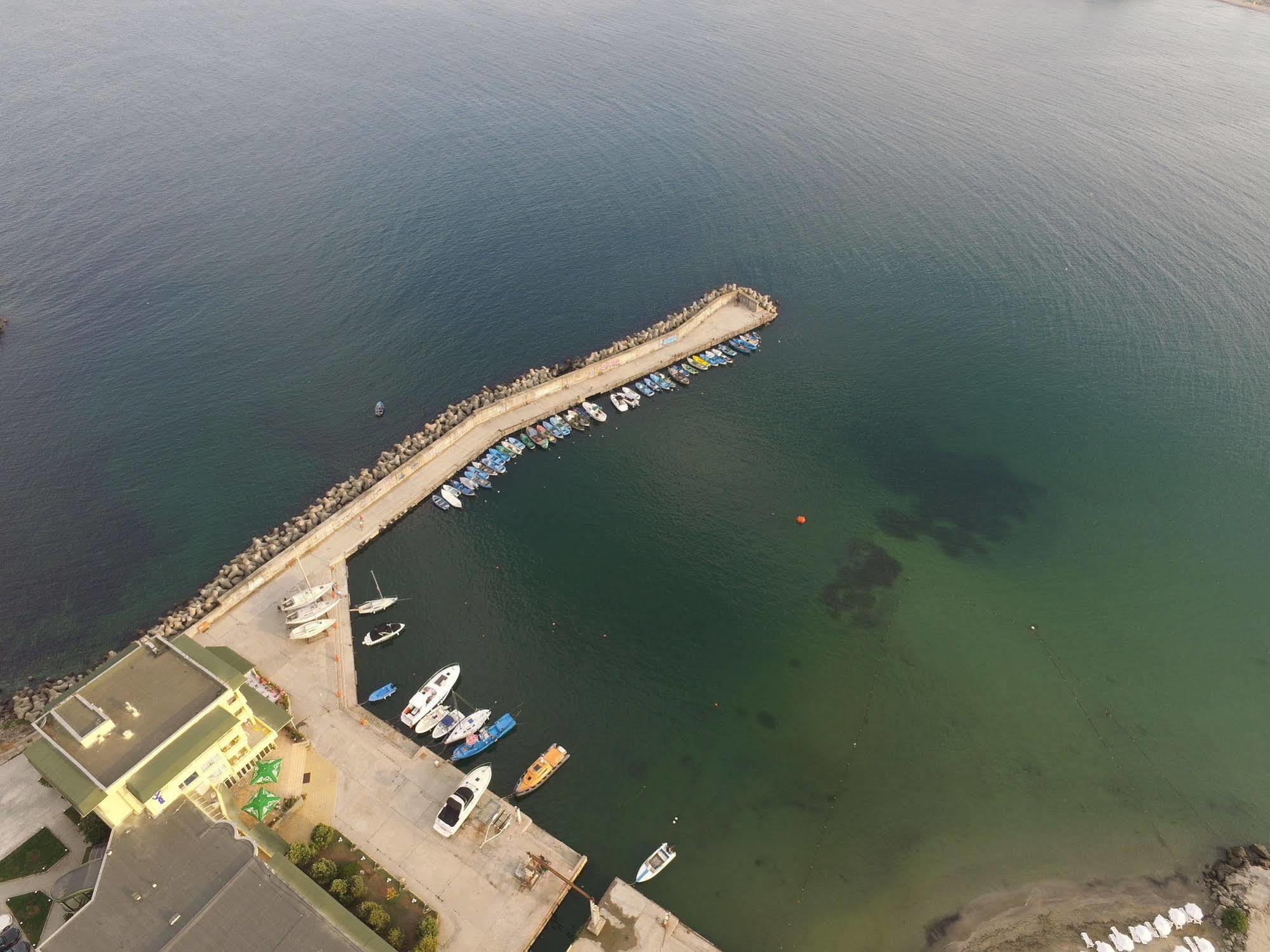 Hotel Marina キテン エクステリア 写真